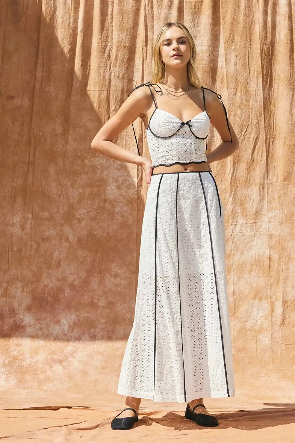Illa Illa Gwen Eyelet Binding Top – Feminine, Chic & Perfect for Summer
